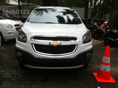 2015 Chevrolet Spin 1.5 active ready stock