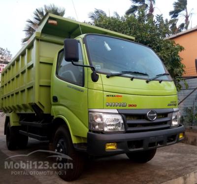 2015 Hino Dutro 4.0 300 Series Trucks