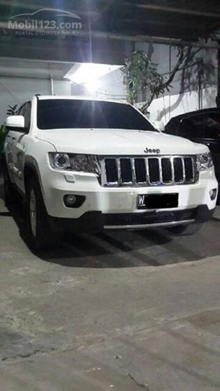 Dijual mobil Jeep Grand Cherokee.. Pemakaian tahun 2013.. KM 9000 on going..