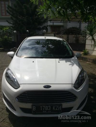 Ford Fiesta AT Putih 2014