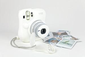 Fujifilm Instax Polaroid Mini 25 (White)