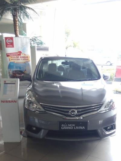 GRAND LIVINA XV MT DAN CVT NIK 2015 DISC 25 JUTA