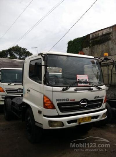 Hino SG 260 J (Trailer ) Tahun 2003