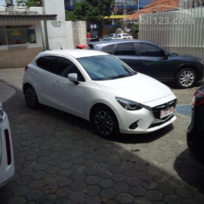 MAZDA 2 SKYACTIV 2015 TYPE R PUTIH CASH KREDIT