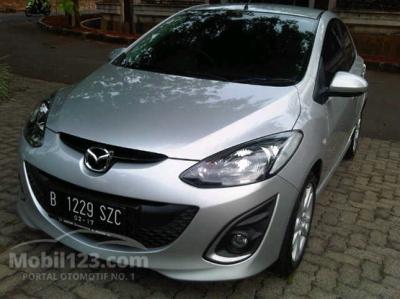 Mazda 2 R At istimewa bersih dan wangi th.2011 Pemakaian Th. 2012 Silver Metalik