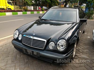 Mercedes-Benz E230 2.3 AT 1997 Samara Black