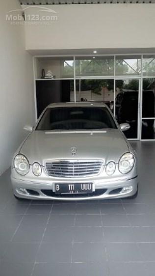 Mercedes-Benz E260 W211 AT 2003 Silver Kondisi Istimewa Dijual Cepat