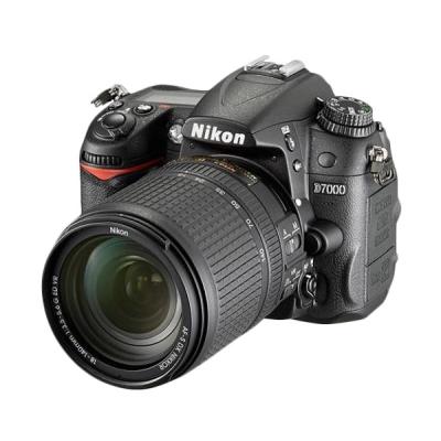Nikon D7000 Kit 18 - 140 mm Hitam Kamera DSLR