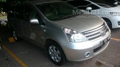 Nissan Grand Livina 1.5 Ultimate Silver Automatic Mulus Thn 2010