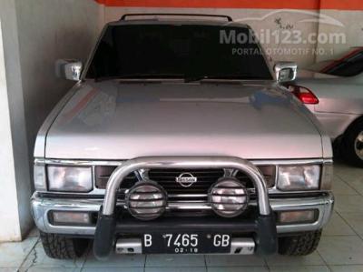 Nissan Terrano Grand Road XT Th 1998 Manual Abu abu Metalik