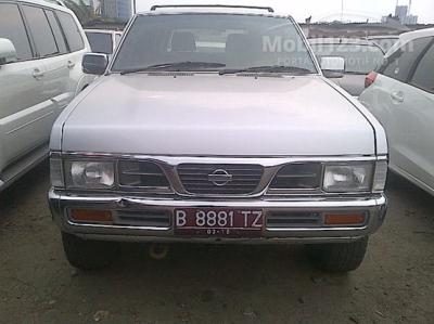 Nissan Terrano Spirit 2.4 MT 2001