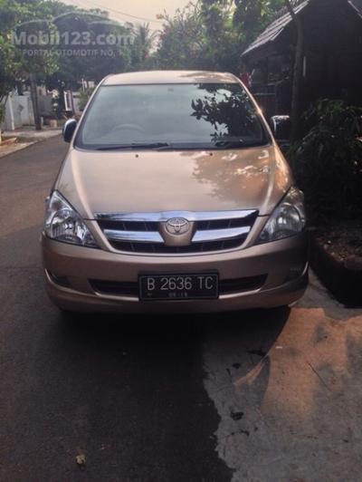 Toyota Kijang Inova V AT 2005