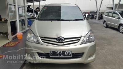 Toyota kijang innova G At silver 2011 garansi 1th