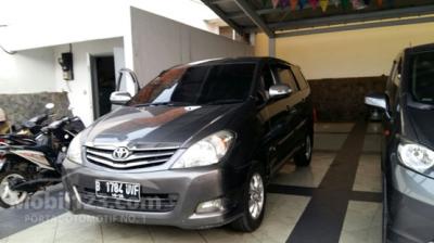 Toyota kijang innova G luxury At warna grey 2010 mulus