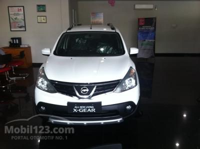 Unit langka Nissan Livina white dengan diakont yg tinggi