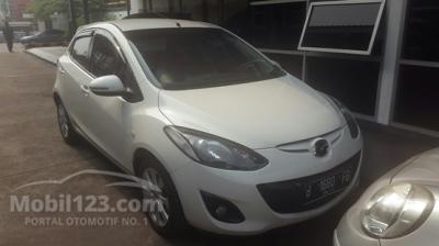 mazda 2 HBS matic warna putih thn 2012