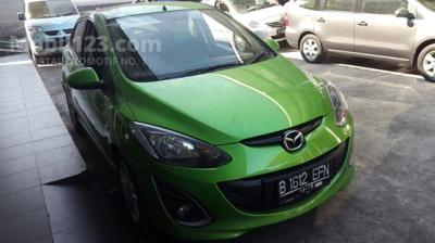 mazda 2 type R matic warna hijau metalik 2010